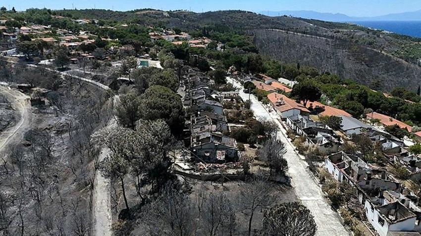 İzmir'de yanan ormanlık alan Kıbrıs büyüklüğünde! Tehlike kapıda: Yerleşim yerlerine ve denize akacak!