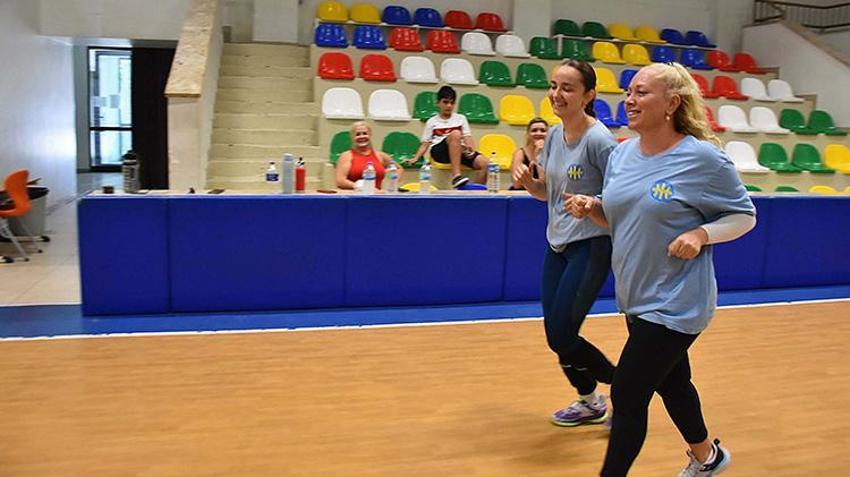 Annesinin yanından ayrılmadı onun izinden gitti! Profesyonel voleybolcu oldu; 'Birlikte yüksek lisans yapmak istiyorum'