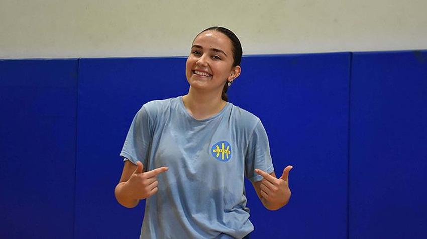 Annesinin yanından ayrılmadı onun izinden gitti! Profesyonel voleybolcu oldu; 'Birlikte yüksek lisans yapmak istiyorum'