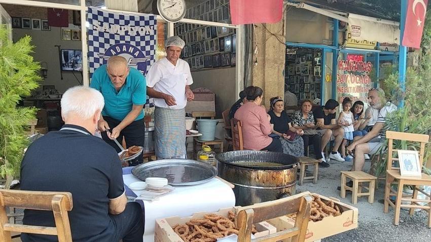 Ölüler Kıraathanesi'nde duygulandıran vefa örneği: Kozanlı tatlıcı ustasının mirasını yaşatıyor!
