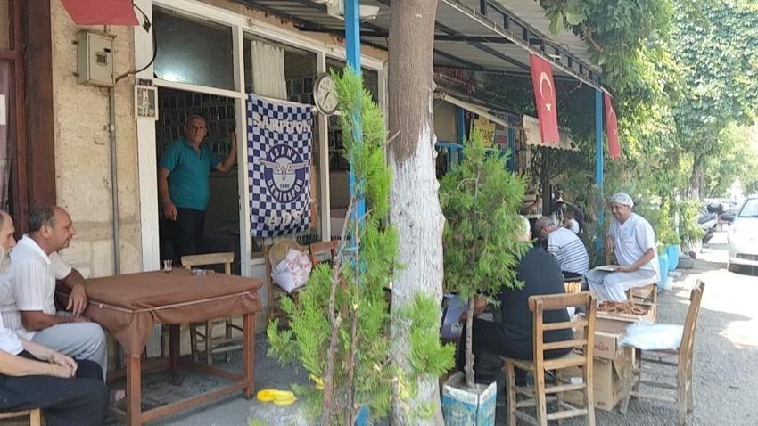 Ölüler Kıraathanesi'nde duygulandıran vefa örneği: Kozanlı tatlıcı ustasının mirasını yaşatıyor!