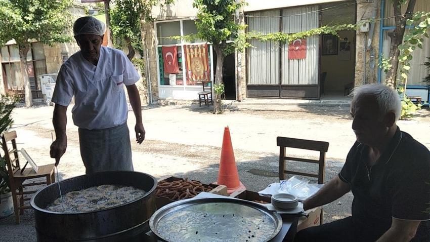 Ölüler Kıraathanesi'nde duygulandıran vefa örneği: Kozanlı tatlıcı ustasının mirasını yaşatıyor!