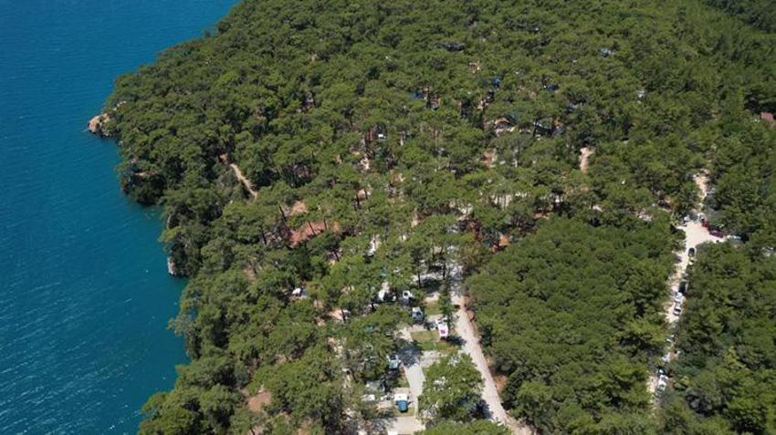 Karavan, çadır, taş ev... 8 yıldır aynı yerden vazgeçmiyorlar