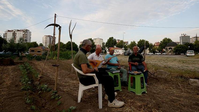 Kayserili astsubay emekli oldu ata mirasına sahip çıktı! Apartmanların arasında köy hayatı yaşıyor