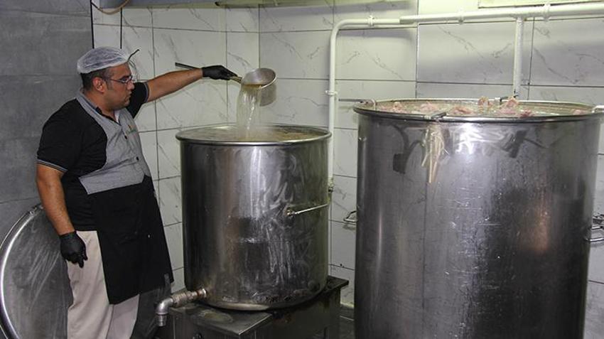 Beyran sıcağa meydan okuyor! 45 derecede bile vazgeçilmiyor, her kaşığı şifa deposu...