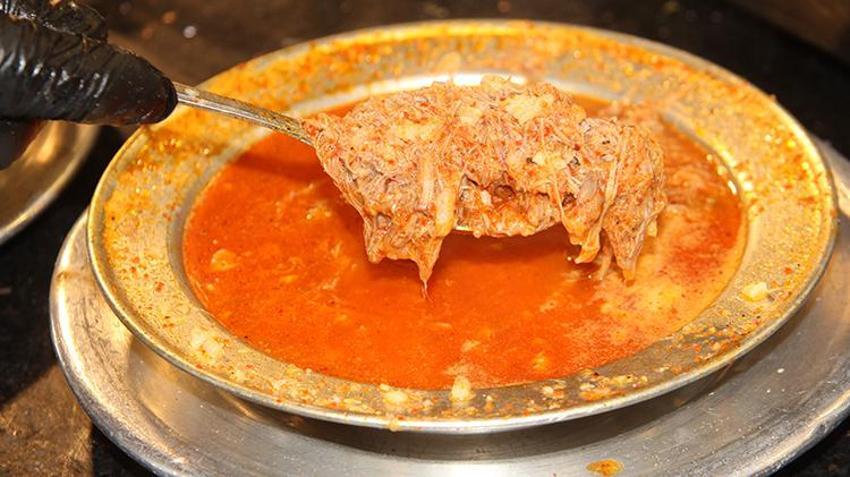 Beyran sıcağa meydan okuyor! 45 derecede bile vazgeçilmiyor, her kaşığı şifa deposu...