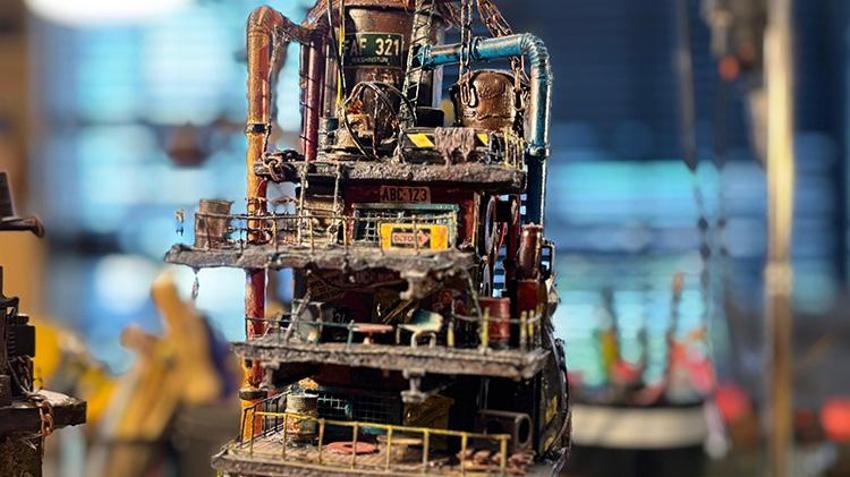 Atık malzemeleri sanatıyla dönüştürüyor! Sırada Atakule ve Galata Kulesi var