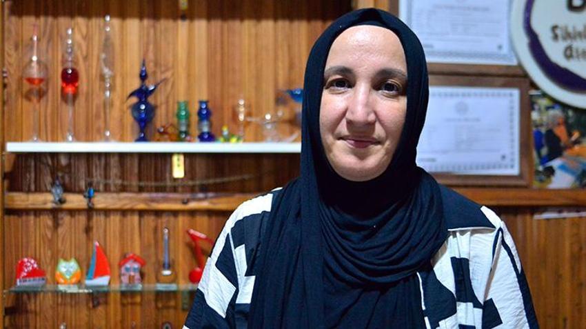 Çalışma hayatından sıkıldı, hobi olarak başladığı işte usta oldu! 15 yıldır cama nefesiyle şekil veriyor