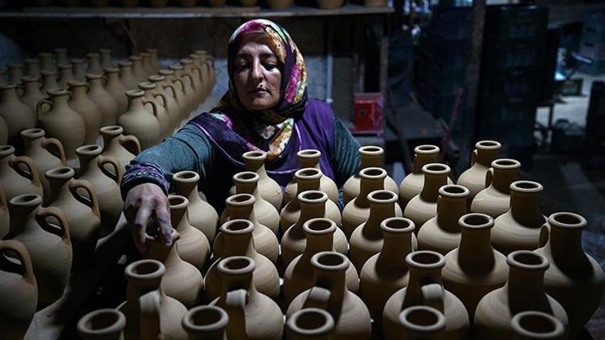 İznik'in toprağını dünyaya satarak para kazanıyor! Babasından öğrendi şimdi ailece bu işi yapıyorlar
