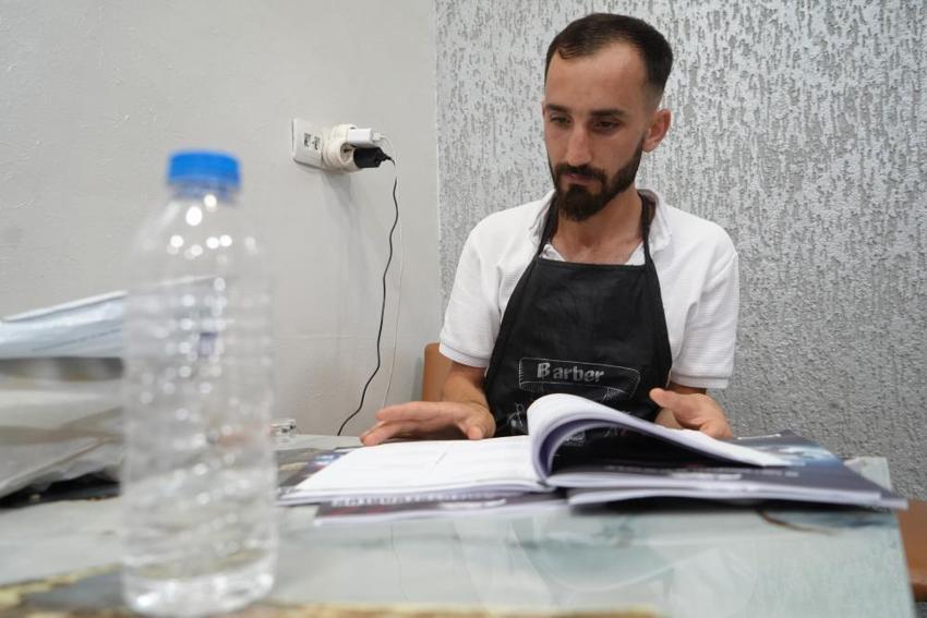 Bayburtlu berber 4 defa YKS'ye girdi ama başaramadı! Annesinin okunmuş suyu ona umut oldu