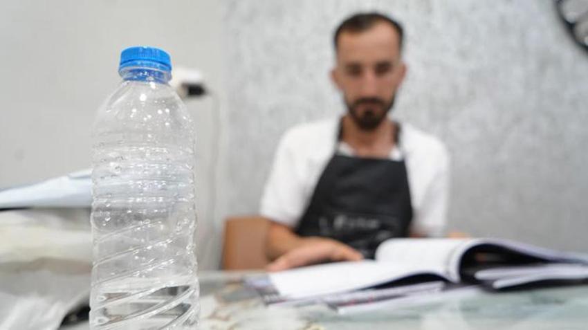 Bayburtlu berber 4 defa YKS'ye girdi ama başaramadı! Annesinin okunmuş suyu ona umut oldu