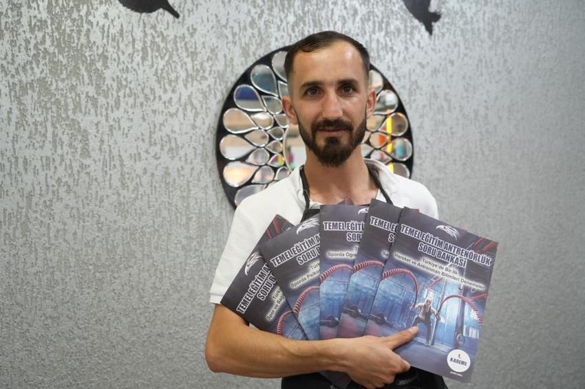 Bayburtlu berber 4 defa YKS'ye girdi ama başaramadı! Annesinin okunmuş suyu ona umut oldu