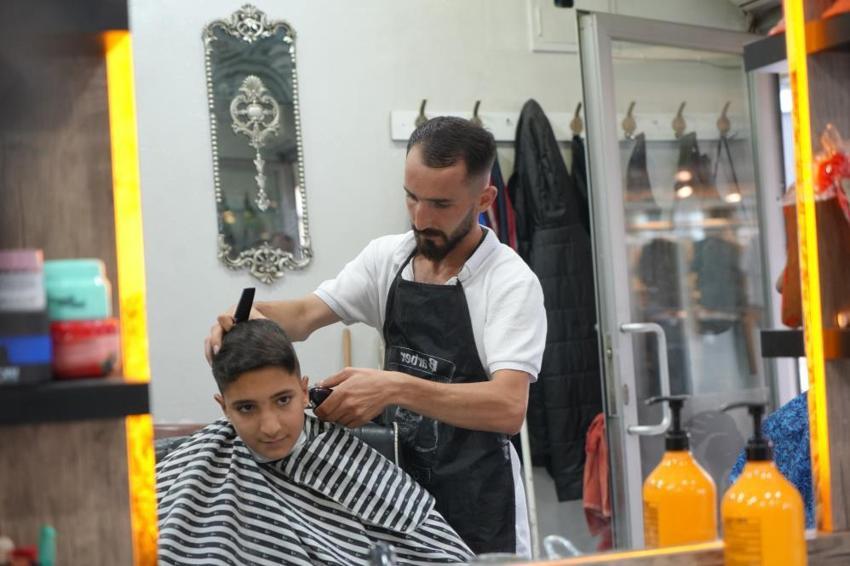 Bayburtlu berber 4 defa YKS'ye girdi ama başaramadı! Annesinin okunmuş suyu ona umut oldu