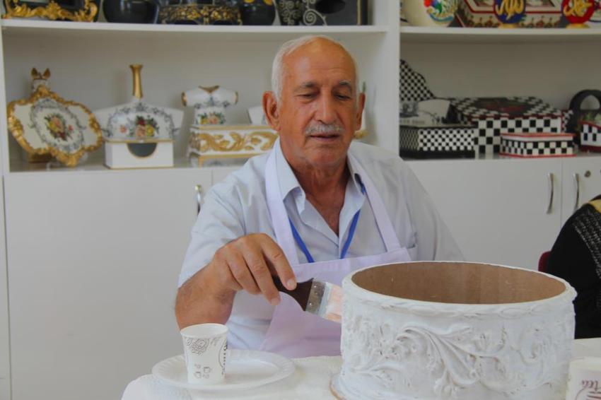 Gaziantep'te hastalar burada teselli buluyor! El işi yaptıkça hastalıklarını unutuyorlar