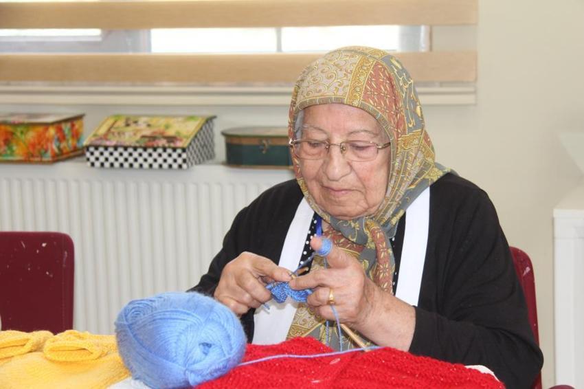 Gaziantep'te hastalar burada teselli buluyor! El işi yaptıkça hastalıklarını unutuyorlar