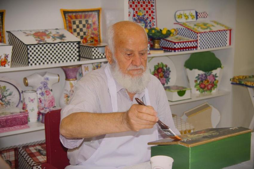 Gaziantep'te hastalar burada teselli buluyor! El işi yaptıkça hastalıklarını unutuyorlar