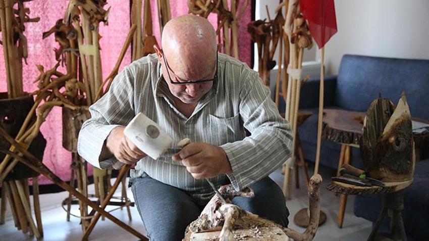 Bulgaristan'da doğdu, Bursa'da emekli oldu, Edirne'de ata mesleğine sahip çıktı! Ağaç dallarını sanat eserine dönüştürüyor