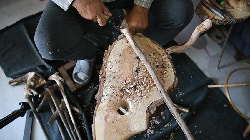 Bulgaristan'da doğdu, Bursa'da emekli oldu, Edirne'de ata mesleğine sahip çıktı! Ağaç dallarını sanat eserine dönüştürüyor