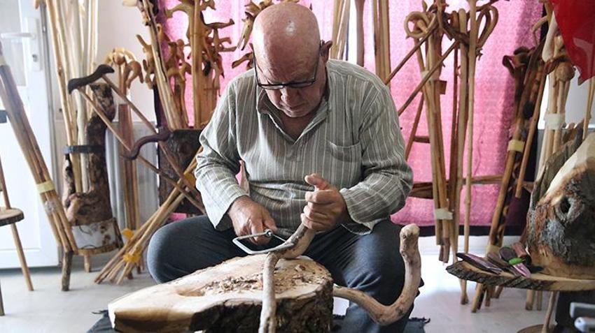 Bulgaristan'da doğdu, Bursa'da emekli oldu, Edirne'de ata mesleğine sahip çıktı! Ağaç dallarını sanat eserine dönüştürüyor