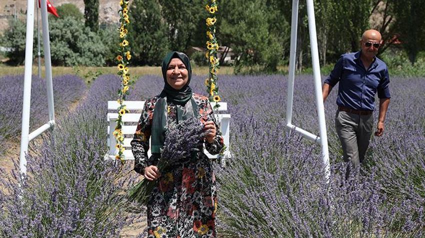 Şehir hayatını bıraktı, köyünde üretmeye başladı; Eşinin hastalığına çözüm ararken servet kazandı!