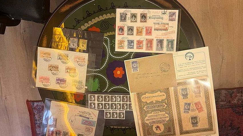 İzmirli koleksiyonerden tarihe ışık tutan dev koleksiyon! Tarihin ilk posta damgasından Osmanlı'ya milyonlarcası elinde bulunuyor