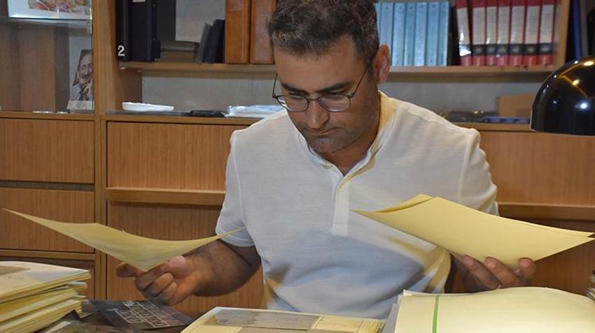 İzmirli koleksiyonerden tarihe ışık tutan dev koleksiyon! Tarihin ilk posta damgasından Osmanlı'ya milyonlarcası elinde bulunuyor