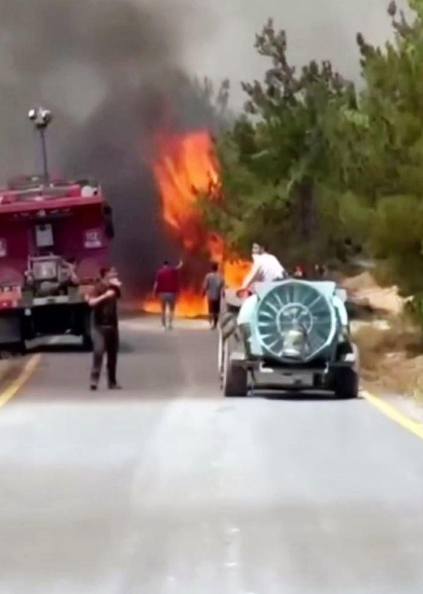 Sakarya yangınından nefes kesen anlar: Alevlerin içinde böyle görüntülendi
