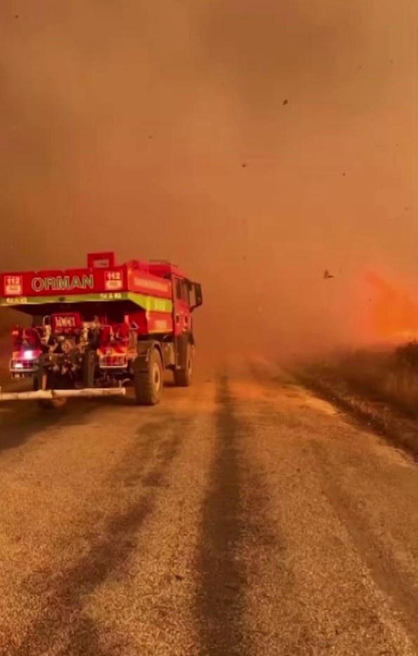 Sakarya yangınından nefes kesen anlar: Alevlerin içinde böyle görüntülendi