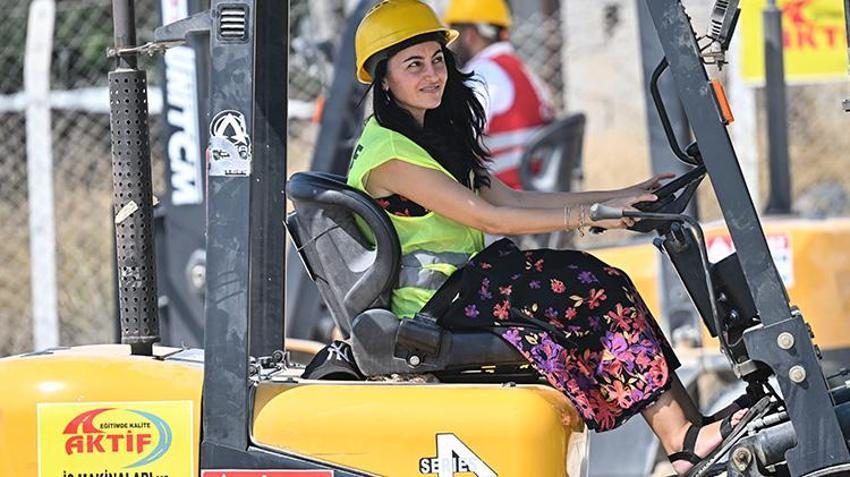 Adana'da kadınlar iş makinesi operatörü olmak istiyor! Bu mesleğin kazancı çok eğitimi ise bedava