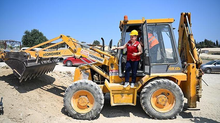 Adana'da kadınlar iş makinesi operatörü olmak istiyor! Bu mesleğin kazancı çok eğitimi ise bedava
