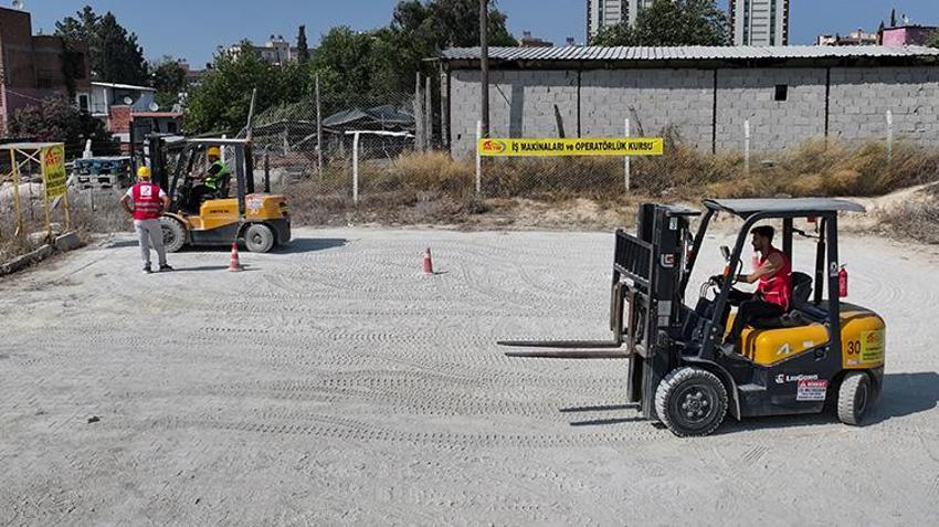 Adana'da kadınlar iş makinesi operatörü olmak istiyor! Bu mesleğin kazancı çok eğitimi ise bedava