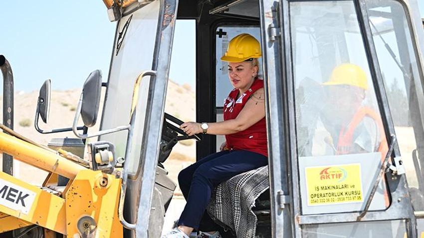 Adana'da kadınlar iş makinesi operatörü olmak istiyor! Bu mesleğin kazancı çok eğitimi ise bedava