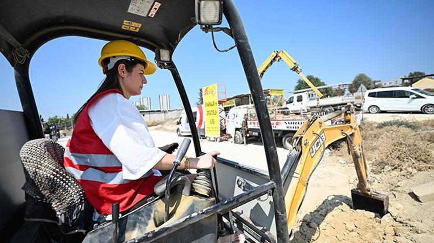 Adana'da kadınlar iş makinesi operatörü olmak istiyor! Bu mesleğin kazancı çok eğitimi ise bedava
