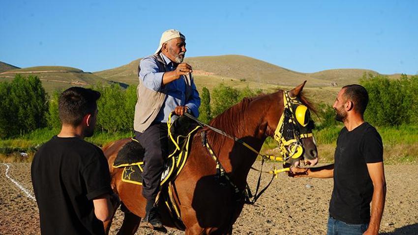 Cirit sevdası 50 yılda bitmedi! 71 yaşında üçüncü kuşaklar için çalışıyor
