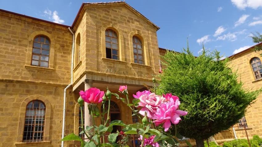 Yozgat'ın 'Sarı Mektep'i 130 yıl sonra bile tarih yazıyor: Kimler yetişti kimler!