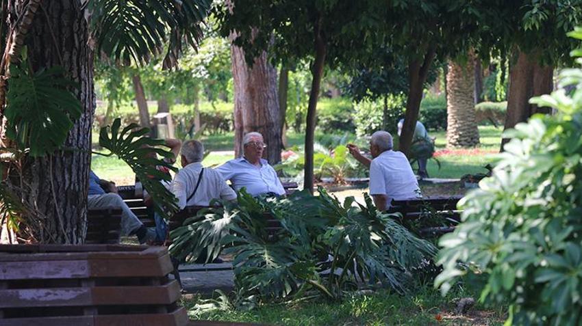 'Cehennem Sıcakları' Adana'yı vurdu: Asfalt eridi! Uzmanlar uyardı: 'Mümkünse dışarı çıkmayın!'