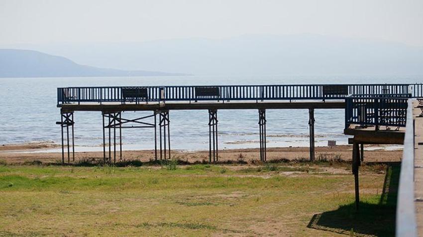 İznik Gölü'ndeki değişim şoke etti! Bir zamanlar deniz otobüslerinin yanaştığı iskele karada kaldı