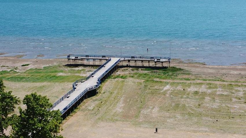 İznik Gölü'ndeki değişim şoke etti! Bir zamanlar deniz otobüslerinin yanaştığı iskele karada kaldı