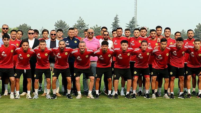 Eskişehirspor'da Serdar Göçerler tüm takımı toplayıp tek cümlede kesip attı: Bunu kafanıza yazın