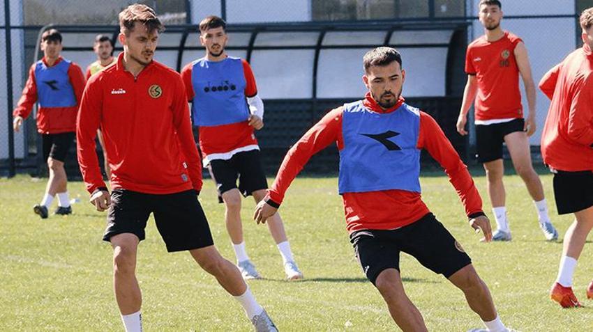 Eskişehirspor'da Serdar Göçerler tüm takımı toplayıp tek cümlede kesip attı: Bunu kafanıza yazın