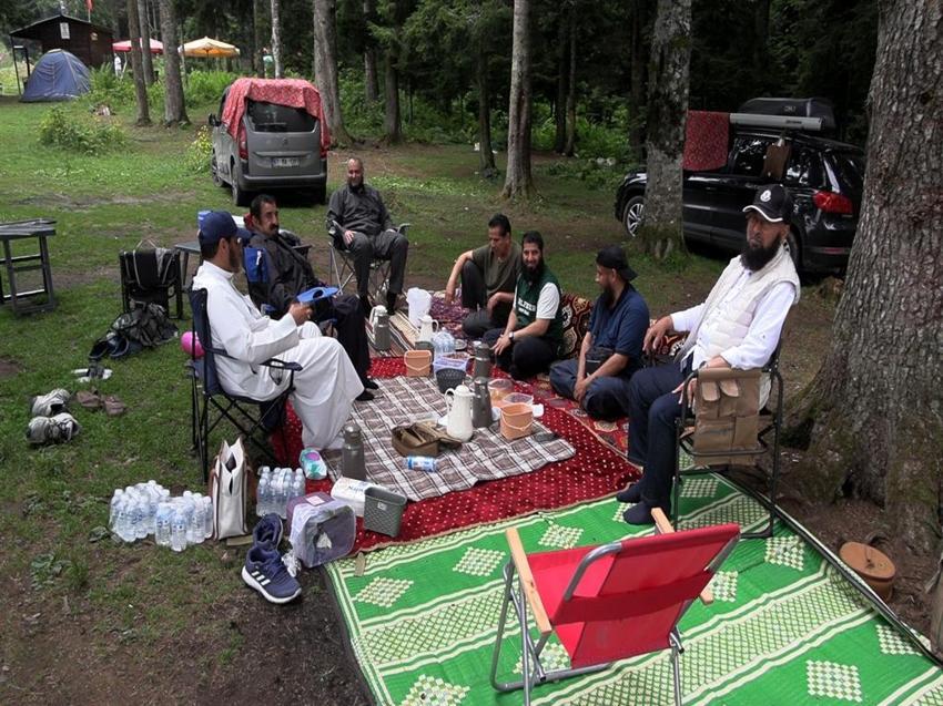 Türkiye yanarken onlar serin havanın tadını çıkarıyor!