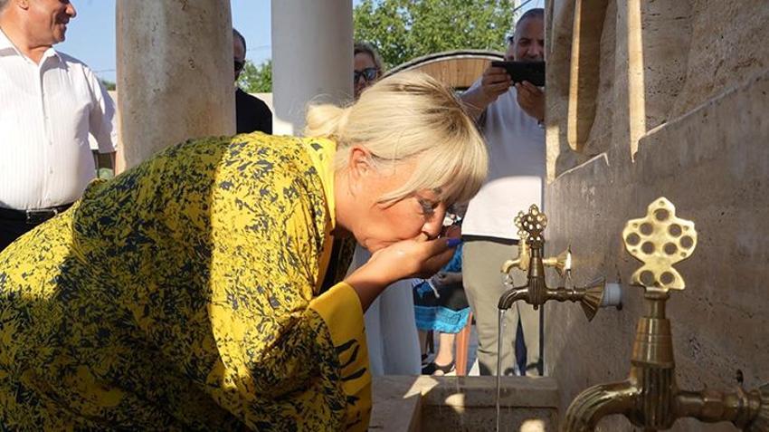 Safiye Soyman, Burdur'da gözyaşları içinde hayrat açılışı yaptı! 'Buradan su içen oğluma dua etsin'