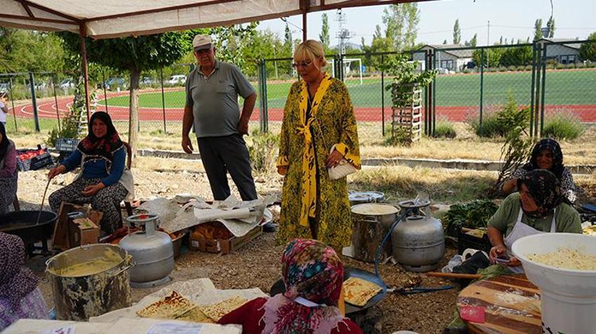 Safiye Soyman, Burdur'da gözyaşları içinde hayrat açılışı yaptı! 'Buradan su içen oğluma dua etsin'
