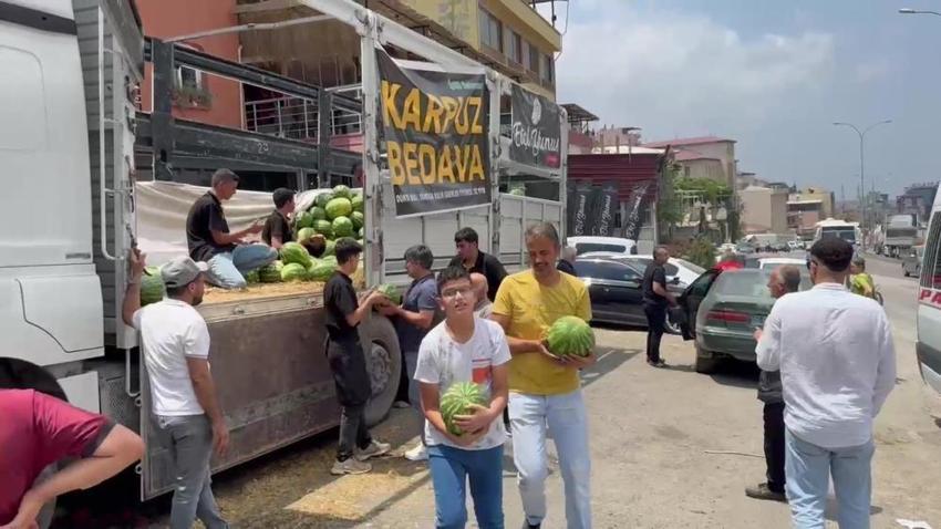 Hatay'da 20 ton ürünü bedavaya dağıttı! 'İnsanların bu kadar mutlu olacağını tahmin etmezdim'