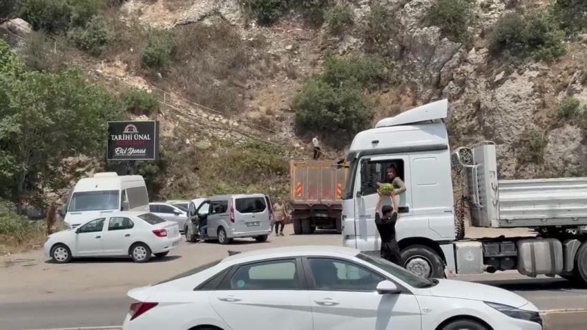 Hatay'da 20 ton ürünü bedavaya dağıttı! 'İnsanların bu kadar mutlu olacağını tahmin etmezdim'
