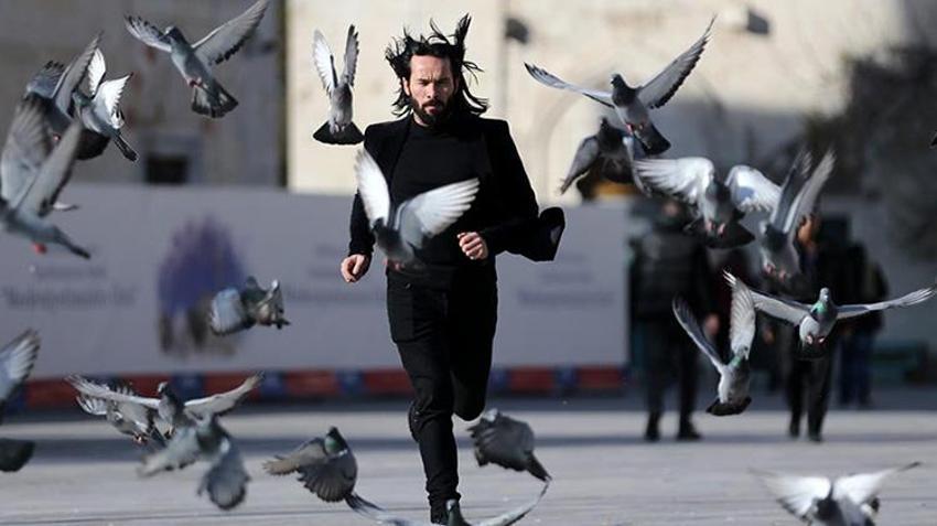 Konyalı John Wick'ten beğeni toplayan hareket! Kitabının gelirini eğitime adadı