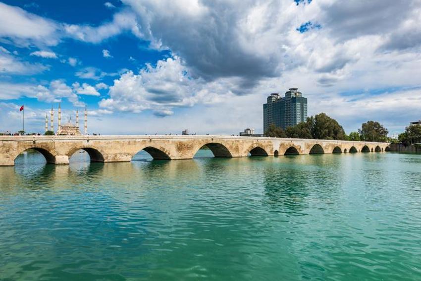 Dünya'nın en eski köprüsü sahipsiz kaldı! Adanalılar çağrıda bulundu: 'Harekete geçilmeli'