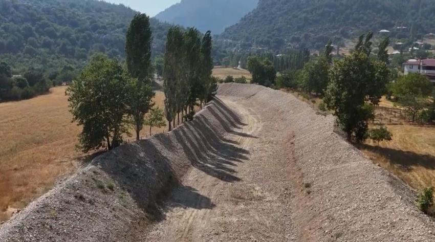 Adana'nın ilçesindeki 26 yıllık sorun çözüldü! Tarım arazileri ve evler su baskınlarından kurtuldu