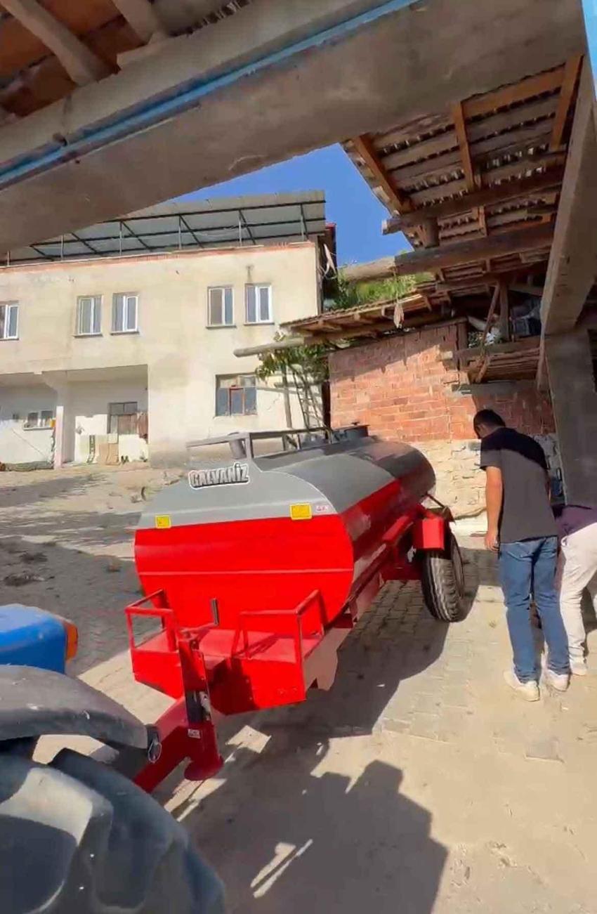 Görüntüleri gündem olmuştu: Patlak lastikle yangına koşan çiftçiye sıfır tanker