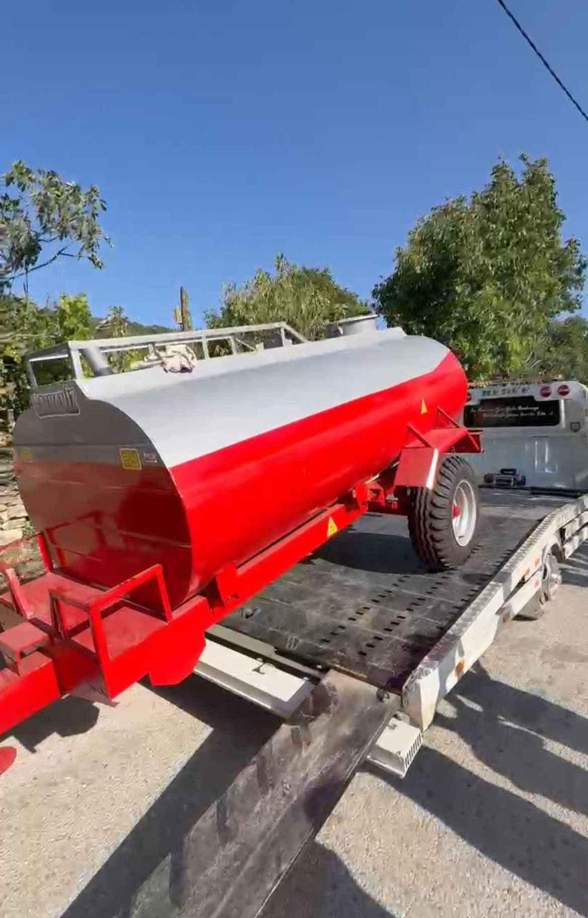Görüntüleri gündem olmuştu: Patlak lastikle yangına koşan çiftçiye sıfır tanker